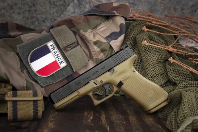 法国陆军的格洛克17手枪与民用版相比多了哪些细节