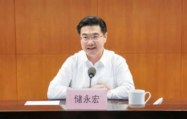 秘书长;2011年3月起任广西壮族自治区党委副秘书长,办公厅副主任;2013