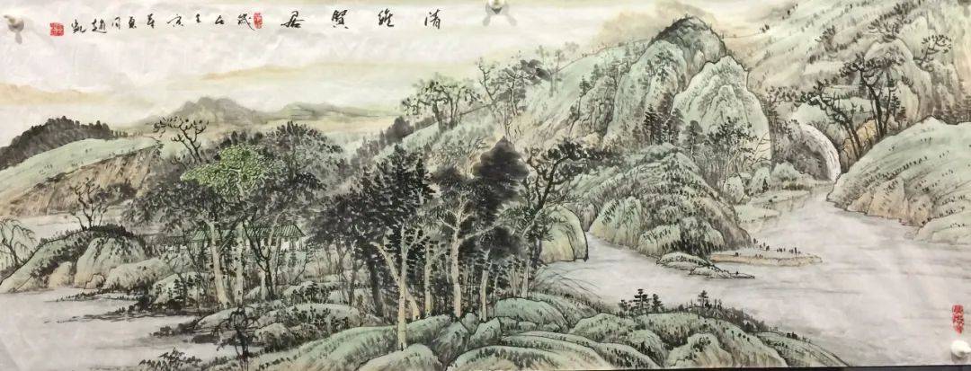 张凯画家的山水画十分具有个人特征,有着传统笔墨的技法,有一种生机