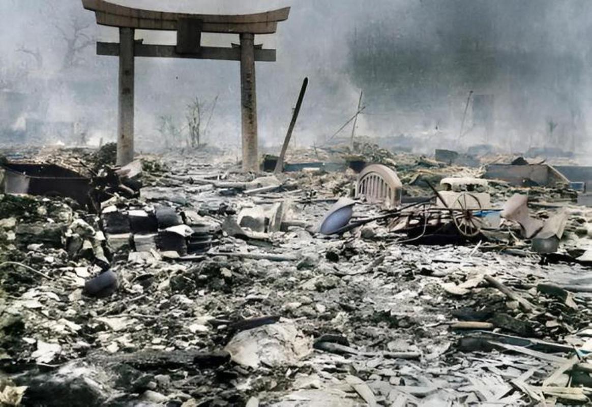 1945年,广岛原子弹爆炸后的照片,当那个恐怖的原子弹投下来时,广岛的