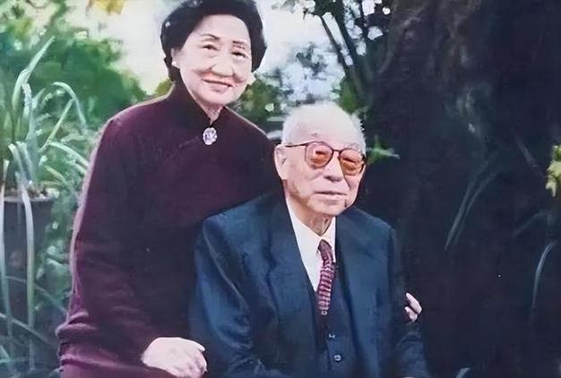 2001年10月15日,享年101岁的张学良将军走完了他百年的人生历程.