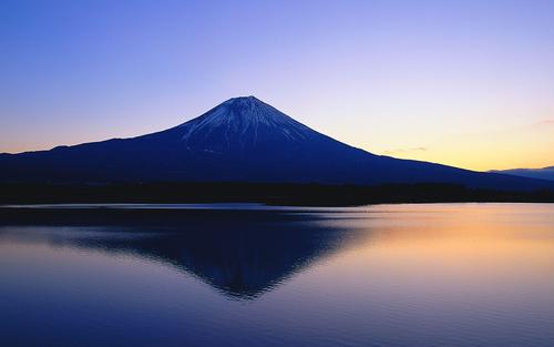 电脑壁纸 风景 唯美梦幻的富士山