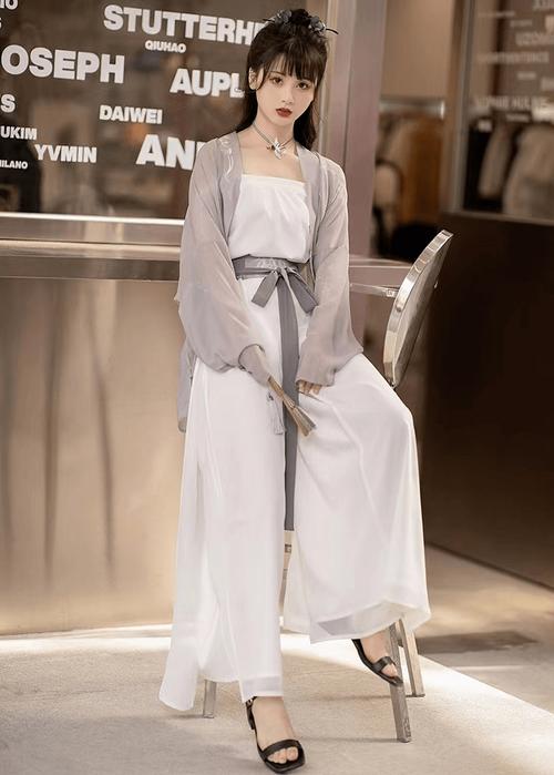 汉人的日常服装的一种民族服饰,古代汉族劳动人民就是穿着汉服创造