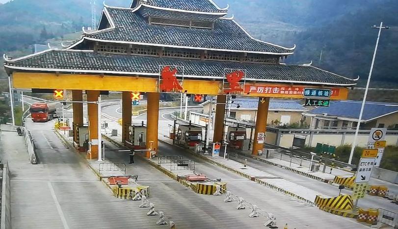 提示返程高峰来临高速出口均设体温检测点桂林交警提醒您如何避免收费