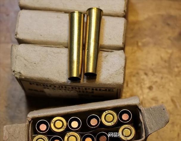 62x38mm埋头弹,其独特的造型是为了解决转轮手枪的漏气现象,但是这款