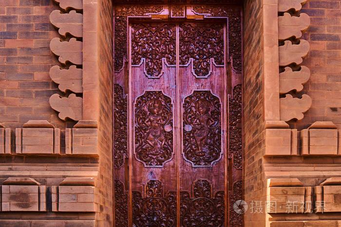 木门历史寺庙入口的传统风格设计