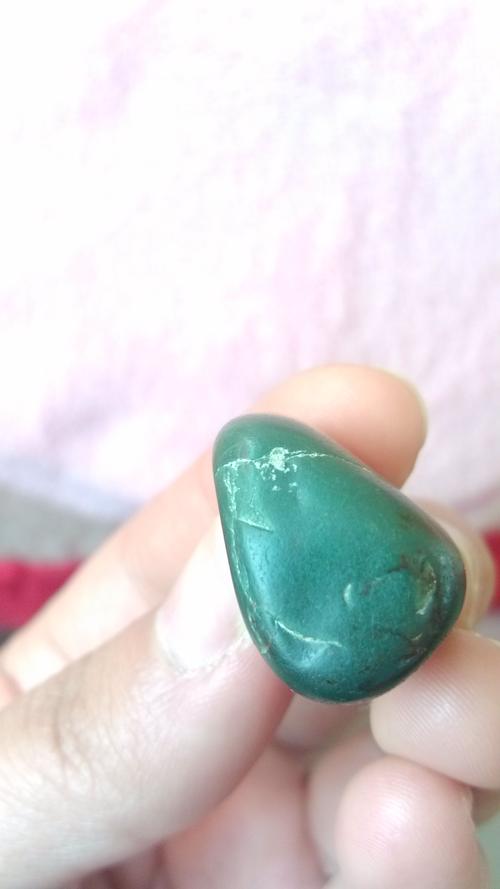 这种绿色的石头是什么?谢专业的人答.湖南地区的,鹅卵石有绿色的呀?
