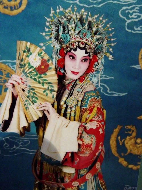 p>京剧,又称平剧,京戏等,是中国影响最大的戏曲剧种,分布地以 a