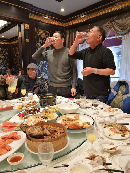 上海王氏家族在鑫鑫大酒店聚餐