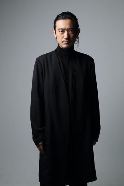 而在最新的情报里我们也是迎来了一位熟悉的演员,他就是谷口贤志,假面