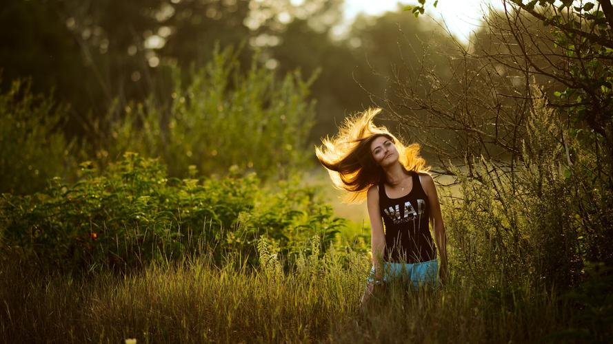 bokeh,nature,grass,hair blowing in the wind,壁纸,高清壁纸人物
