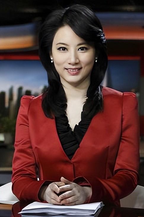 尹红:才貌双全的东方卫视主持人,主持风格沉稳,深受听众喜爱