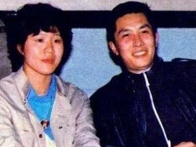 1990年原配孙涛除夕夜自杀后唐国强转身娶了小他12岁的壮丽