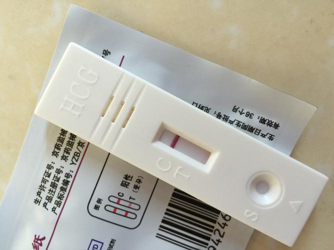6,胎儿性别试纸测试方法很简单,跟测孕试纸差不多,用晨尿检验即可怀孕