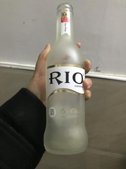 很久以前喝的rio鸡尾酒,真踏贵啊,所以瓶子一直没有扔,可以拿来干嘛呢