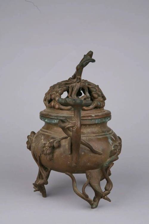 看古今国家三级文物明葡萄纹鼠纹浮雕镂空铜熏炉