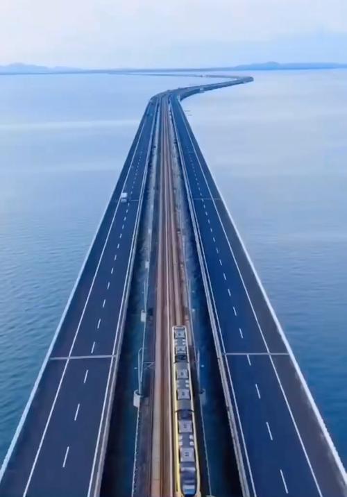 珠海金海大桥效果图,国内首座公路铁路同时并行的大桥非常壮观宏伟