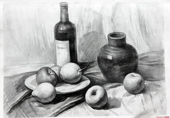 素描静物范画欣赏之画5个苹果 1个梨 1个酒瓶 1个陶罐 1个盘子