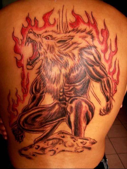 后背上的火焰 font color=red>狼人 /font>纹身图案