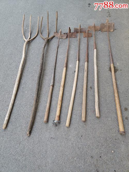 农用工具木叉及铁锄共8件