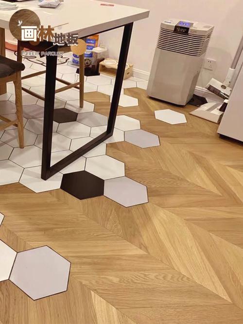 木地板与异形瓷砖的拼装