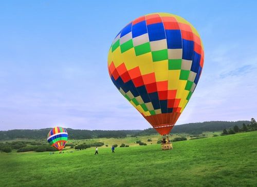 呼伦贝尔草原热气球旅游_呼伦贝尔热气球旅游