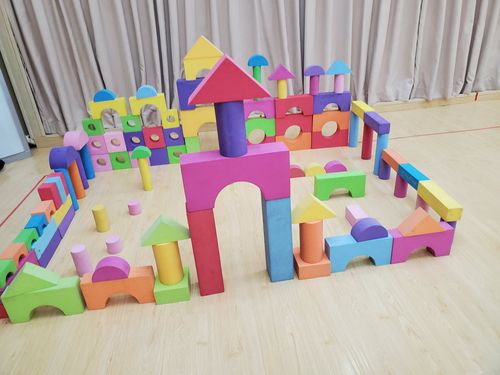 小积木,大世界--马寨镇中心幼儿园教师建构技能比武活动 写美篇  搭建