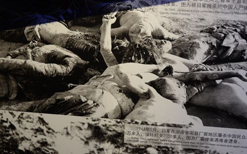 屠杀中国民众3万余人, 强奸妇女2000多人,下图为厂窖惨案遇害者遗骨