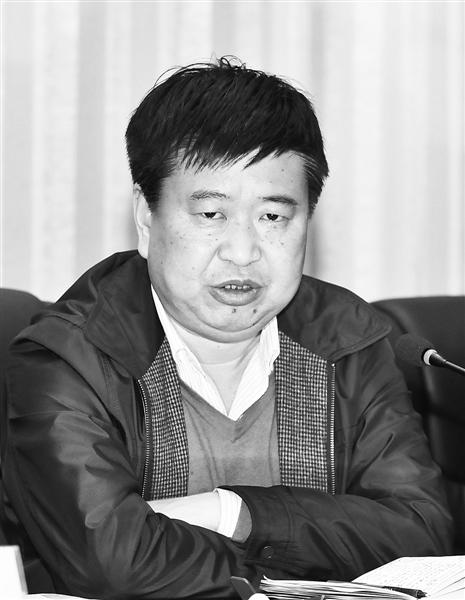    市果业局局长王宏伟:  本星同志是农业系统的一面旗帜.
