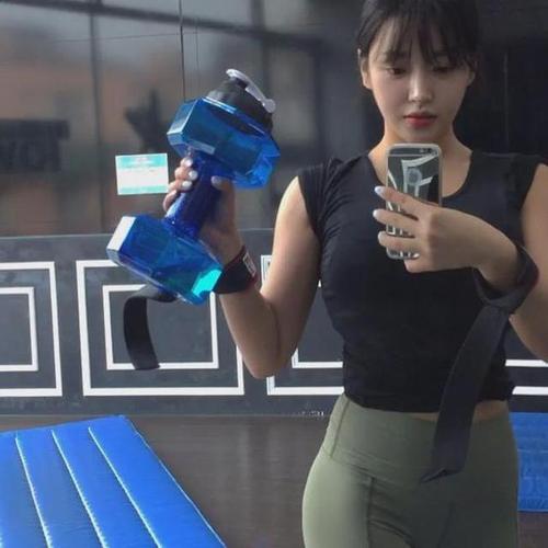 25岁韩国女孩坚持4年健身练就凹凸好身材网友微胖也很美