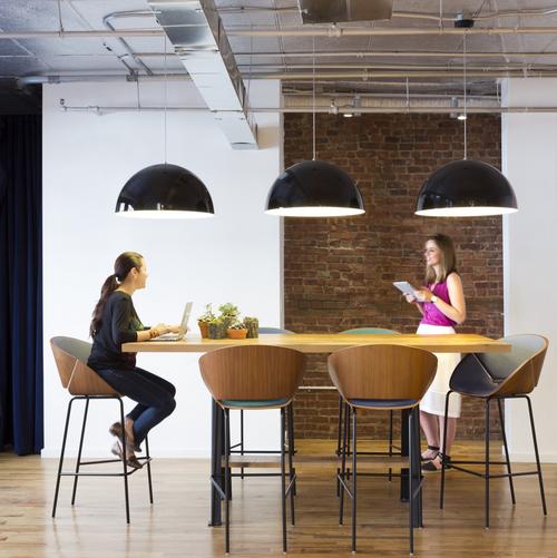 工作室办公室设计装修,以加强现有建筑空间的功能来创建一个真实的