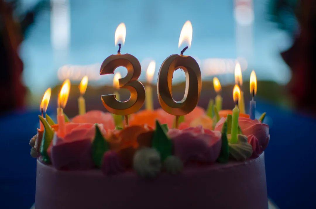 致敬天塔30年来的建设者和守护者天塔30周岁生日快乐