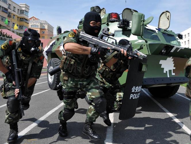 5月20日,新疆边防总队直属大队在进行处突演练