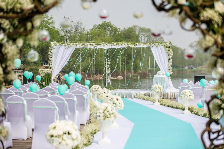 超浪漫的婚礼场景布置图片 包括室内室外的婚礼现场布置→maigoo图库