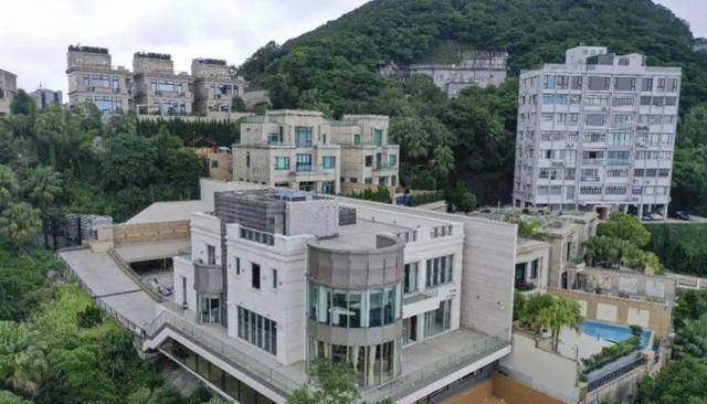 人人都知道这是李嘉诚的豪宅,深水湾是香港四大富人区之一,能住在这里