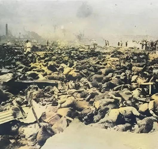 1945年广岛遭原子弹轰炸后的照片一片废墟尸骨无存