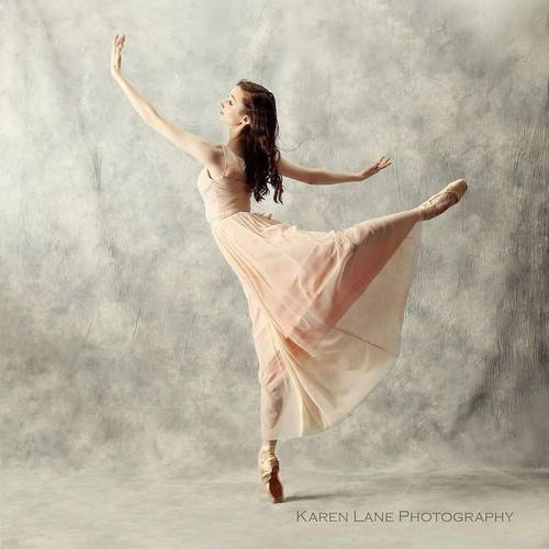 芭蕾的每一个舞姿每一个神态都如此迷人