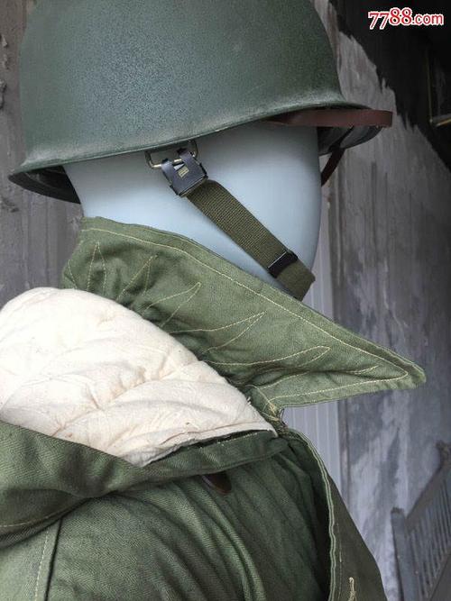 内战1947年民国军政部第二被服厂36年产国军军绿色人字纹防寒大衣u028