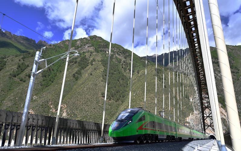 西藏首条电气化铁路建成通车 复兴号实现31个省区市全覆盖【12】