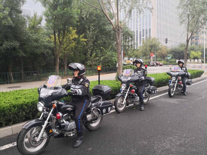 【济南特警】济南特警警用摩托车亮相泉城街头开展ptu武装巡逻