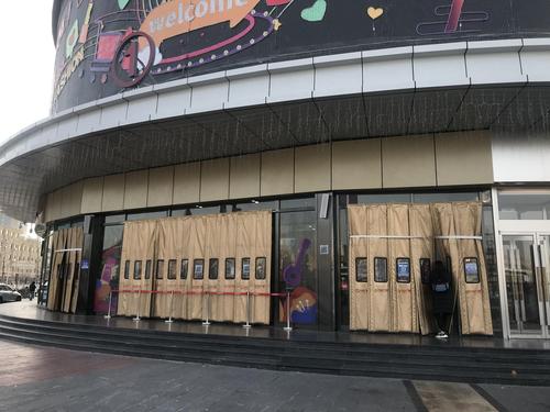 北京商场防控再加码:棉质门帘下岗 测温设备升级"可视化"