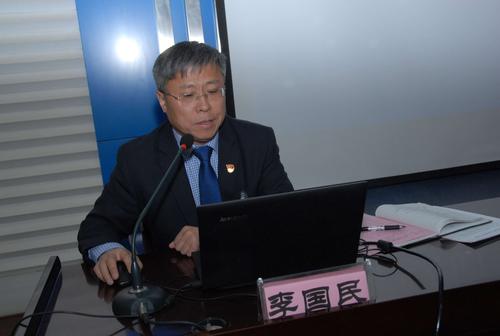 副院长李国民做《安阳市肿瘤医院2018年工作报告行政部分》.