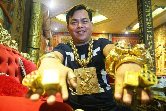 越南一富商炫富走红 每天佩戴13公斤黄金饰品 警察一查:疑涉贩毒