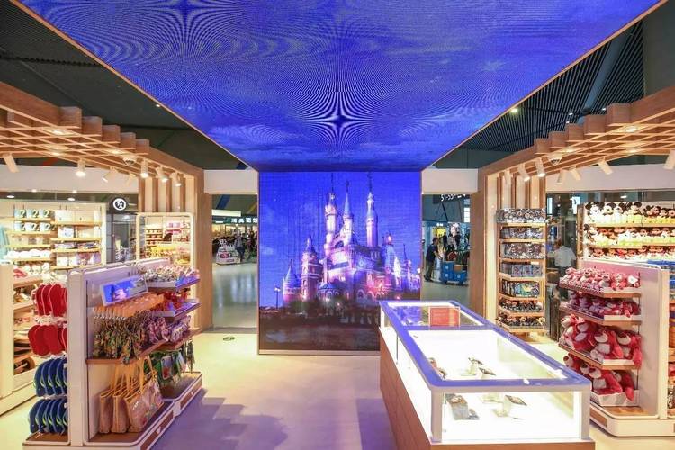 全新开幕的商店让旅客感受度假区沉浸式,互动化的购物体验