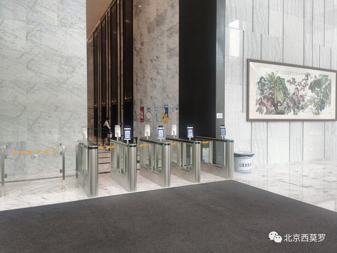 为了保障大楼办公环境和人员的安全,广州报业大厦的电梯厅早已预先