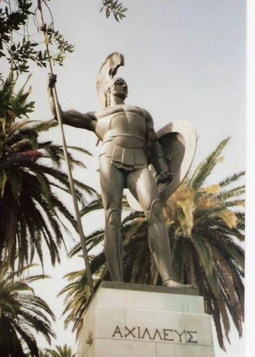 希腊科孚岛,阿喀琉斯雕像