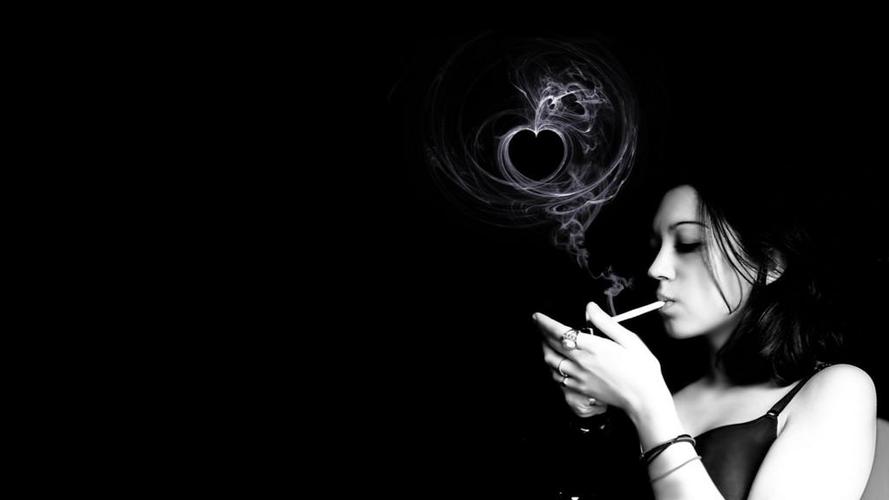 女孩吸烟高清壁纸