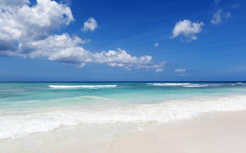 胜地三亚蓝天海水沙滩椰树旅游海报背景美丽的海水沙滩高清手机壁纸