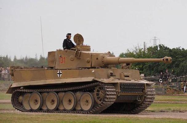 苏联kv-4重型坦克(重90余吨未制造)kv-5重型坦克(重107吨未制造)德国e