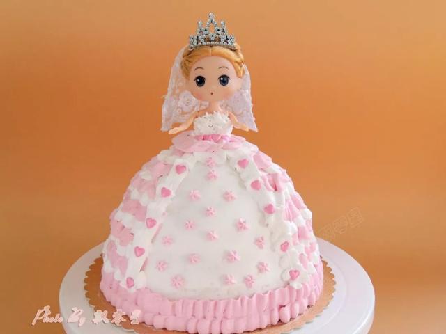 芭比娃娃蛋糕:每个女孩心中都有一个公主梦